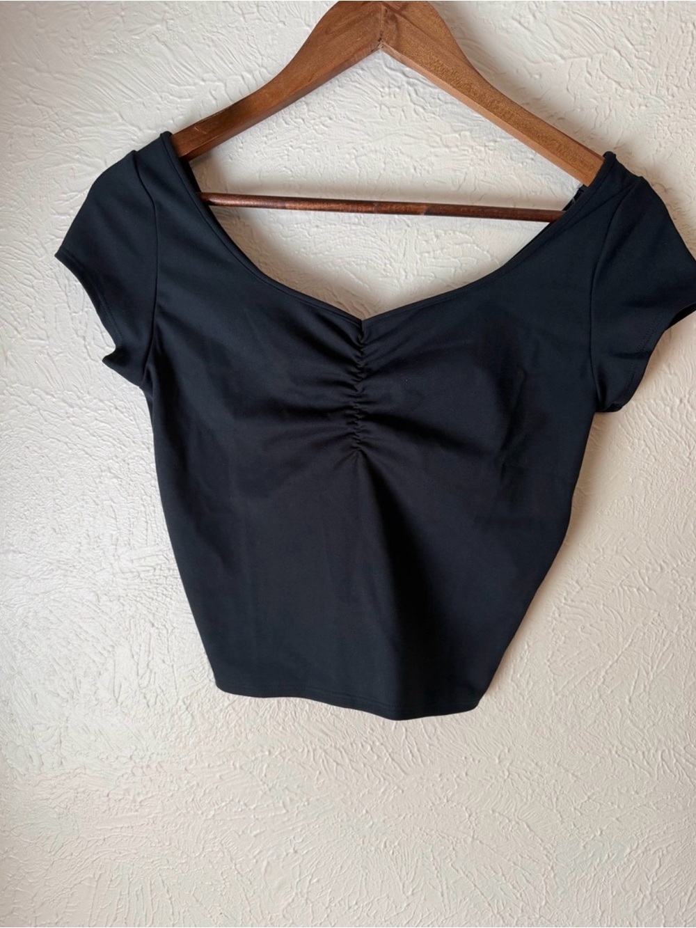 Under Armour Motion Ruched Crop Top Black NWT | Women’s Small/Medium